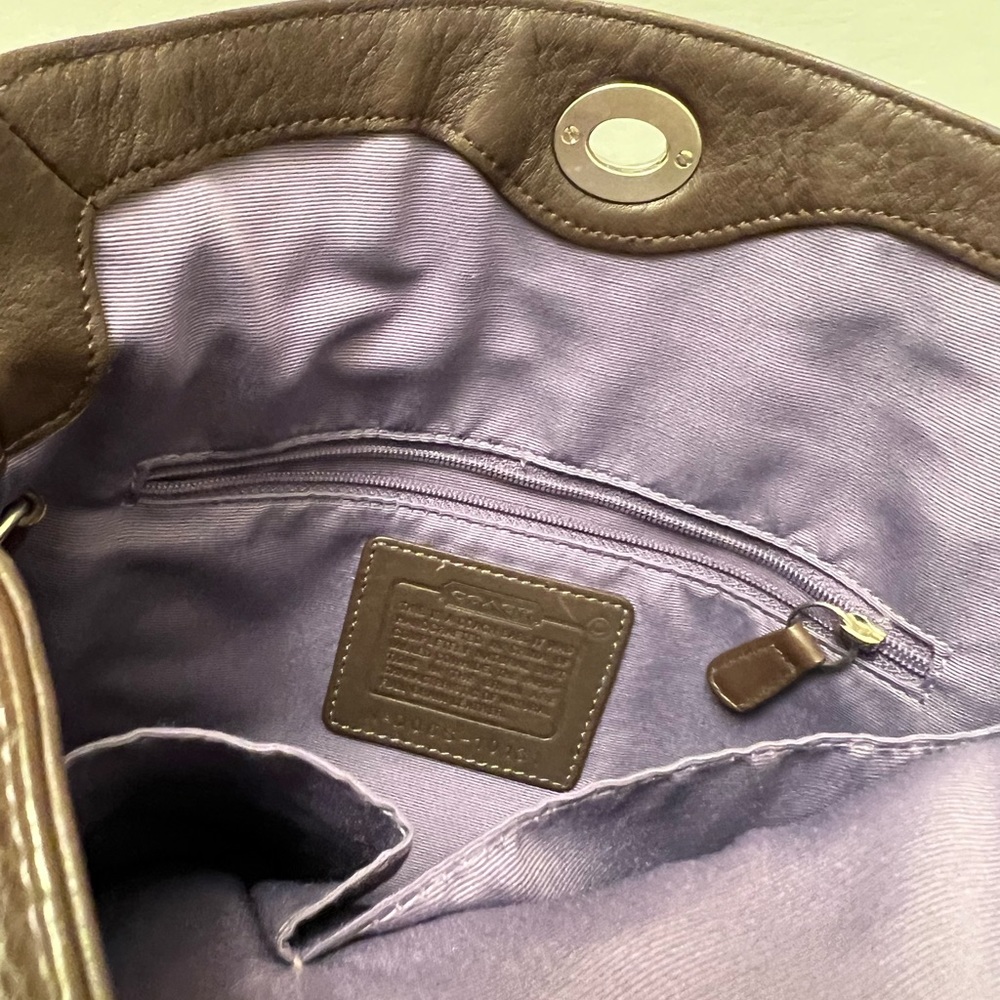 Coach pebble brown leather purse. Size OS - Picture 5 of 5